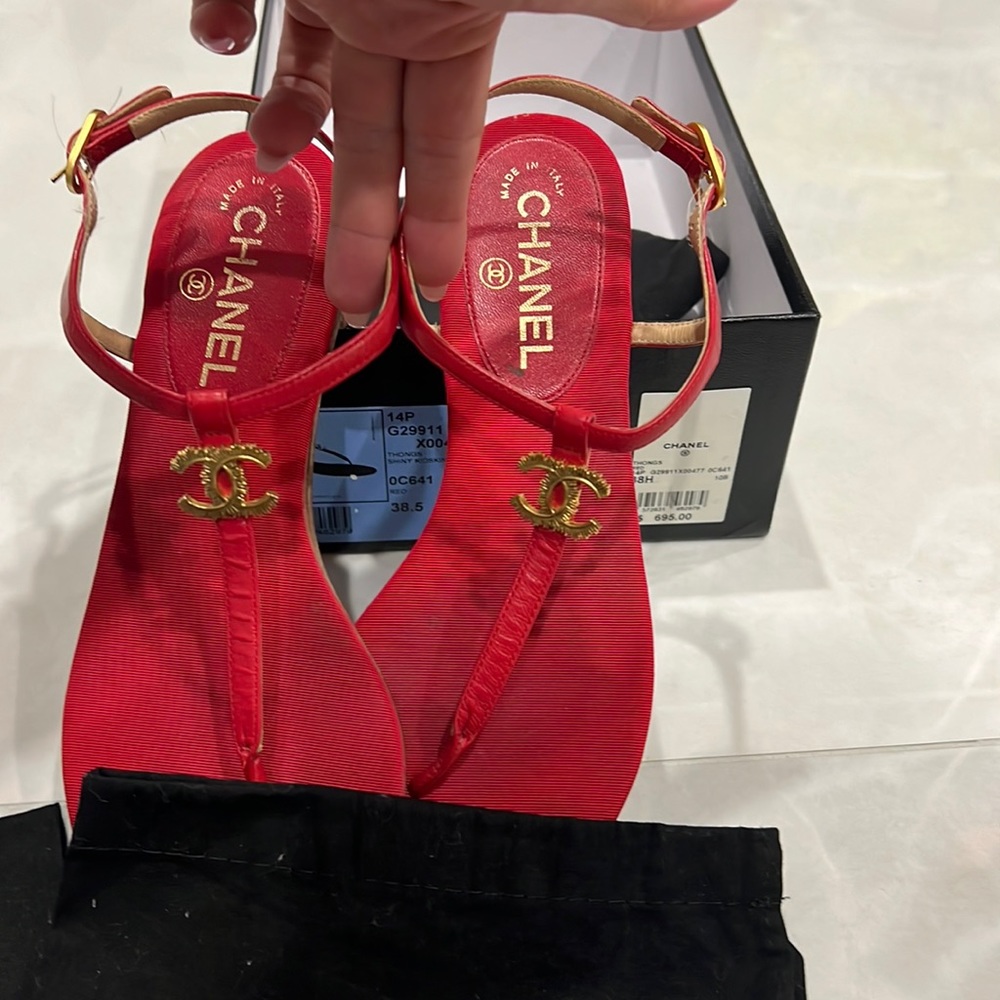 CHANEL THONG SANDALS! MAKE AN OFFER!